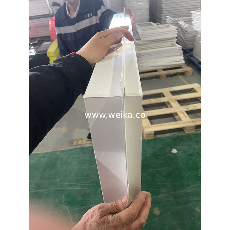 14 ans d'expérience dans la production de fenêtres suspendues en UPVC et glissantes verticales avec inclinaison