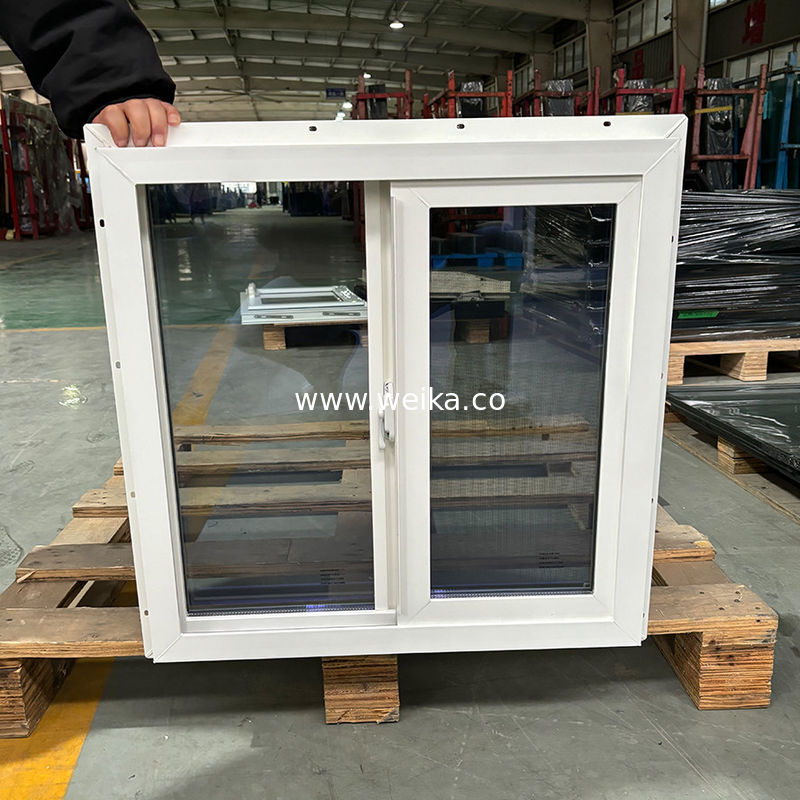 Fenêtre coulissante en UPVC à cadre noir mince pour les cloisons de bureaux minimalistes Double vitrage vert teinté fenêtre coulissante en UPVC pour l'efficacité énergétique