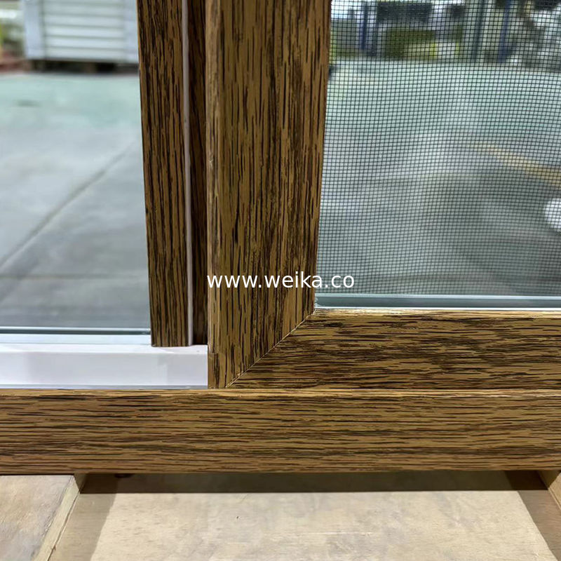 Écrans coulissants en UPVC faits sur mesure Grains de bois/blanc Couleurs et tailles personnalisables à deux tons Écran intégré Fabricant OEM